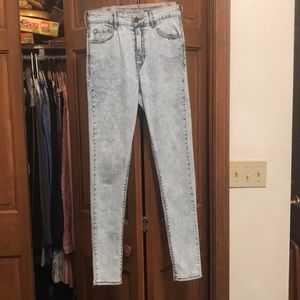Light acid wash jeans